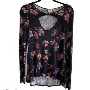 Daytrip Floral Long Sleeve Cut Out Keyhole Top Large
